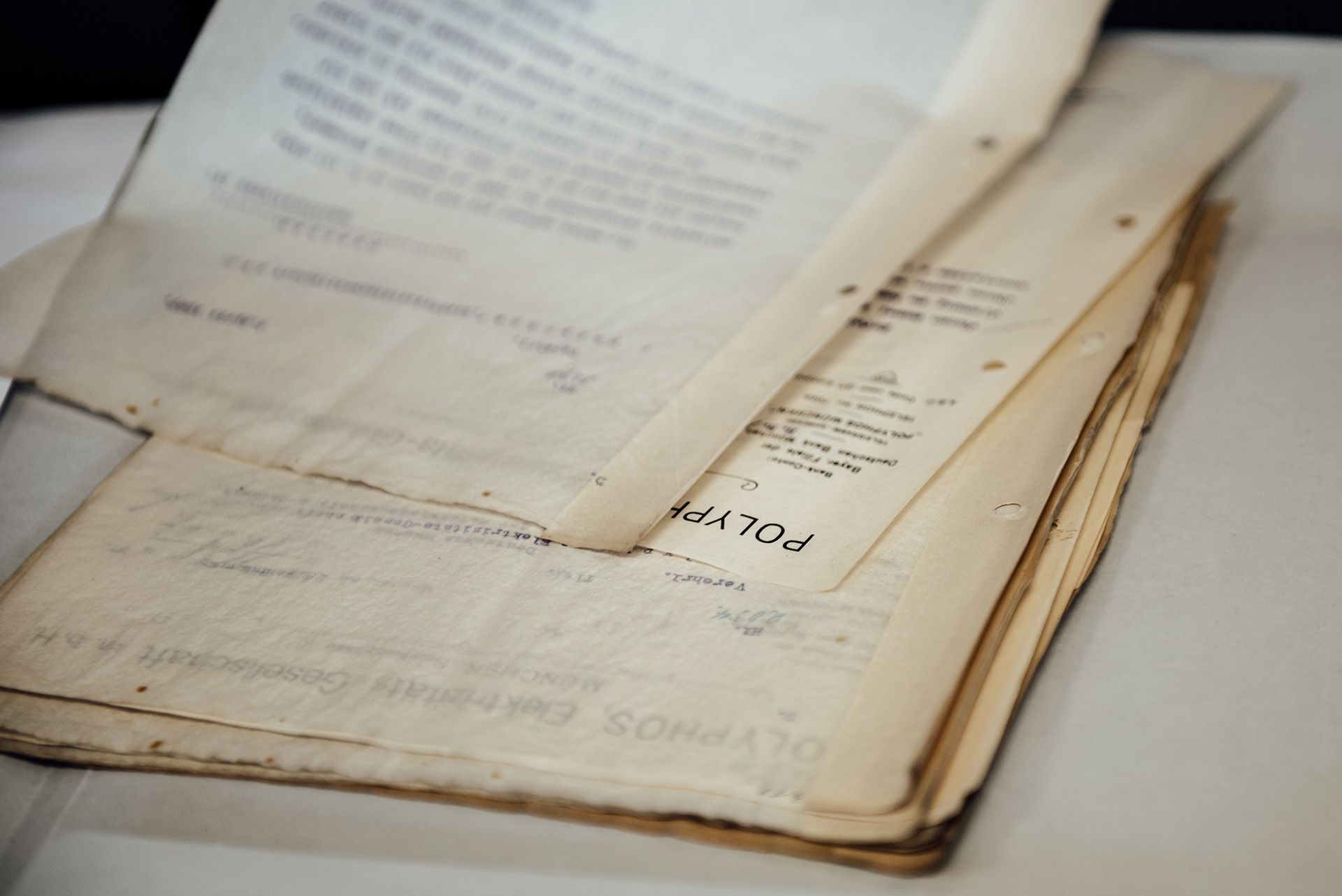 Vergilbte historische Schriftstücke